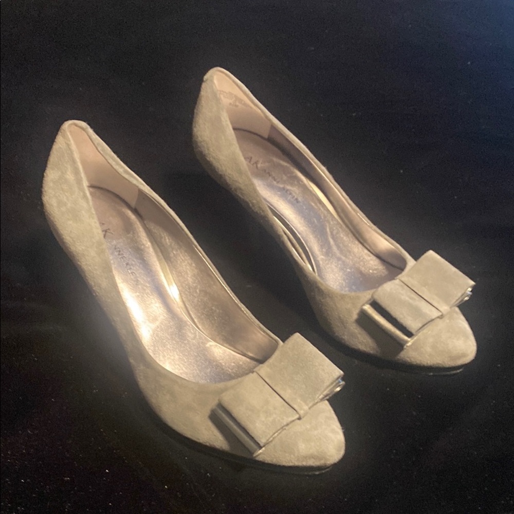 Anne Klein Gray Heels with Bow Detail